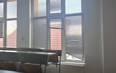 ULBS ia în calcul mutarea studenților de la Jurnalism din sediul de pe Brutarilor. O studentă s-a plâns de condițiile de acolo. „Această clădire nu se află momentan pe lista investițiilor”