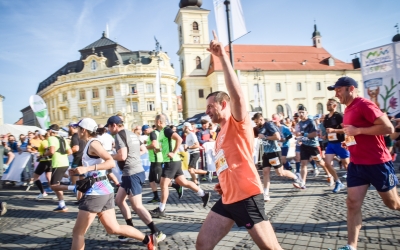 Maratonul Internațional Sibiu se transformă într-o „sărbătoare comunitară”. S-au deschis înscrierile, sunt așteptați 12.000 de alergători