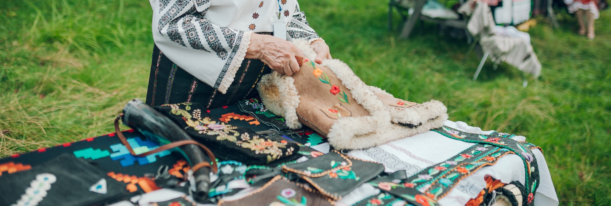 Ateliere de coasere a desagilor ciobănești, de realizare a sacilor de moară și de mobilier specific gospodăriilor rurale din Transilvania, sâmbătă, în Muzeul Astra