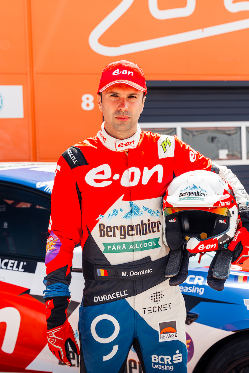 Pilotul de curse Dominic Marcu în premieră la Shopping City Sibiu, în cadrul unui program educativ dedicat conducerii preventive