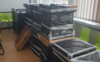 Se distribuie echipamente pentru laboratoarele de informatică din unitățile de învățământ medieșene