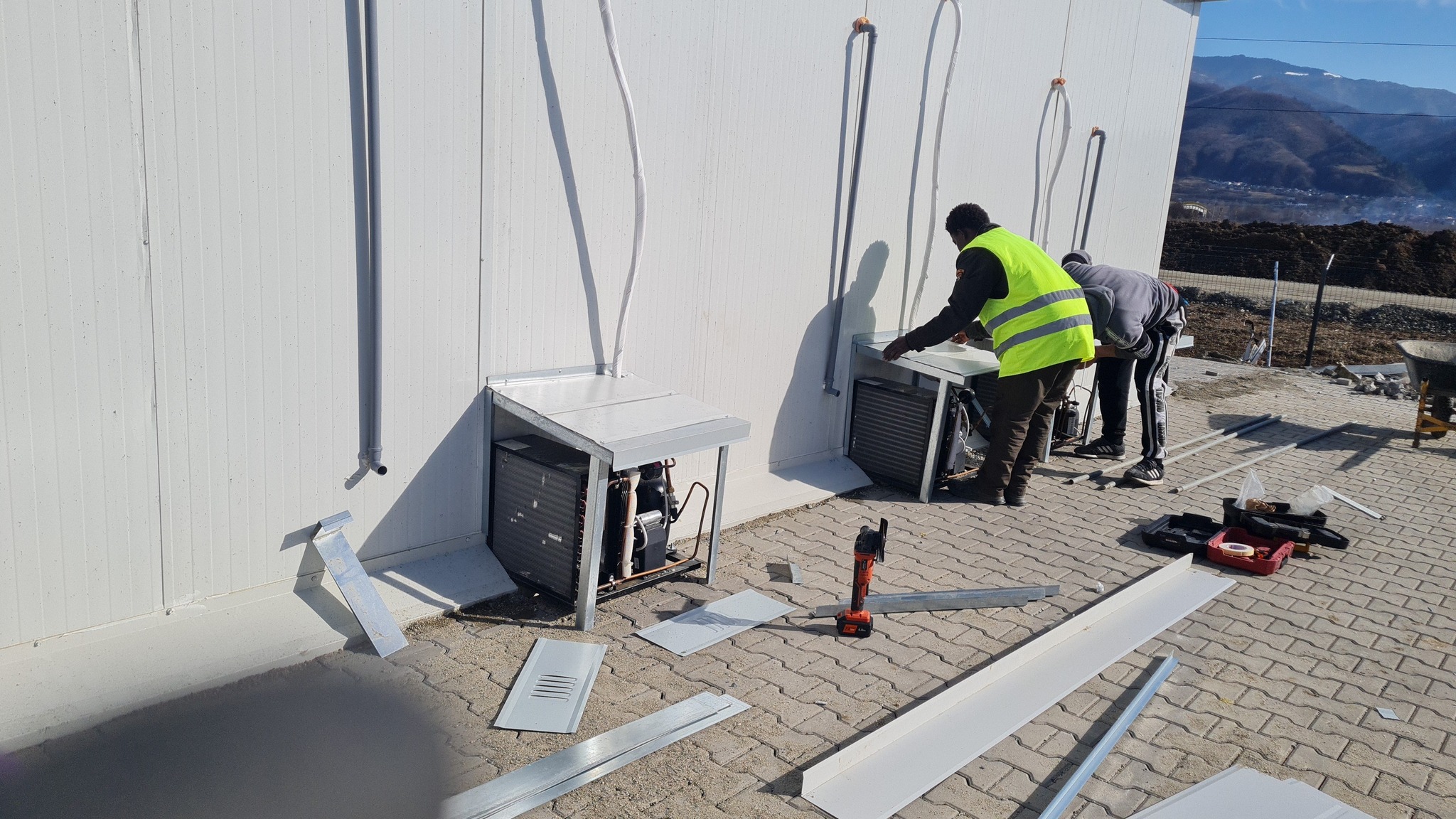 O companie din Sibiu a câștigat un proces cu biroul pentru Imigrări, care i-a interzis să angajeze trei bărbați din Ghana. „Ei, săracii, au fost deja expulzați”