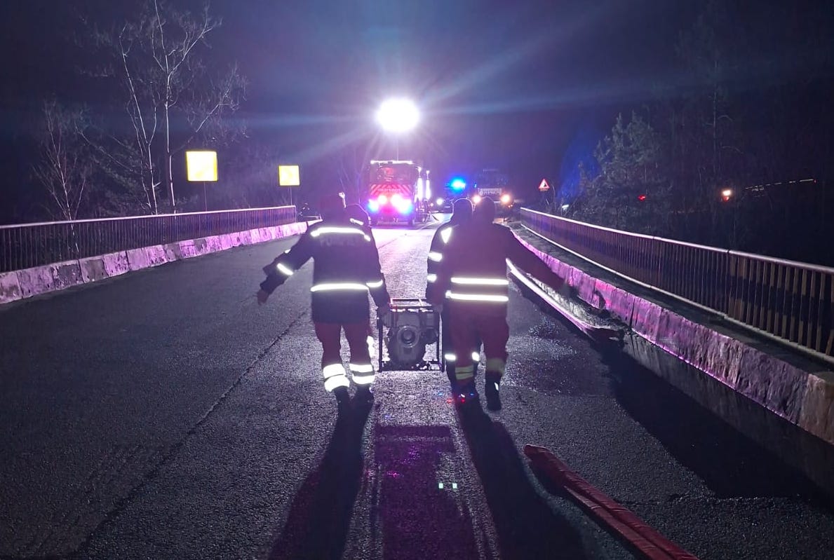 Actualizare. Traficul a fost reluat pe Valea Oltului. Polițiștii recomandă șoferilor să fie atenți și să respecte cu strictețe semnificația indicatoarelor