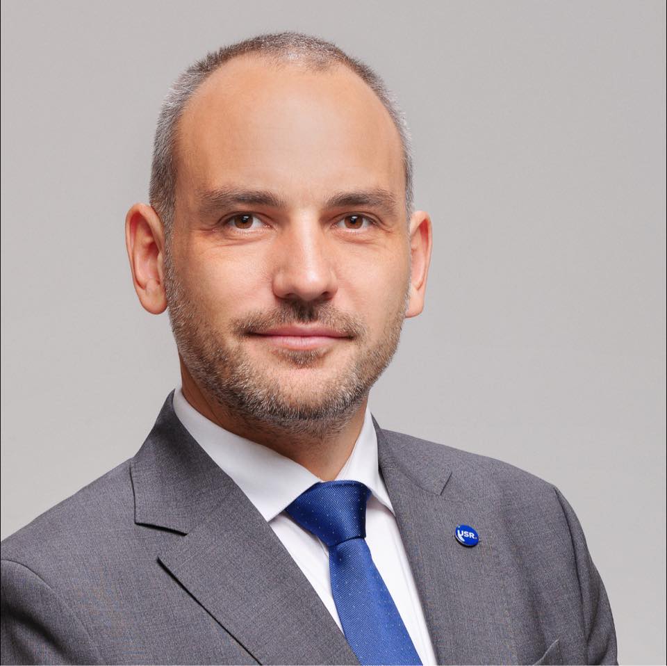 Adrian Echert, deputat USR: O tragedie. Asta se întâmplă astăzi în justiție. Un dezastru care nu mai poate fi acoperit cu conferințe de presă, hârtii și explicații fabricate