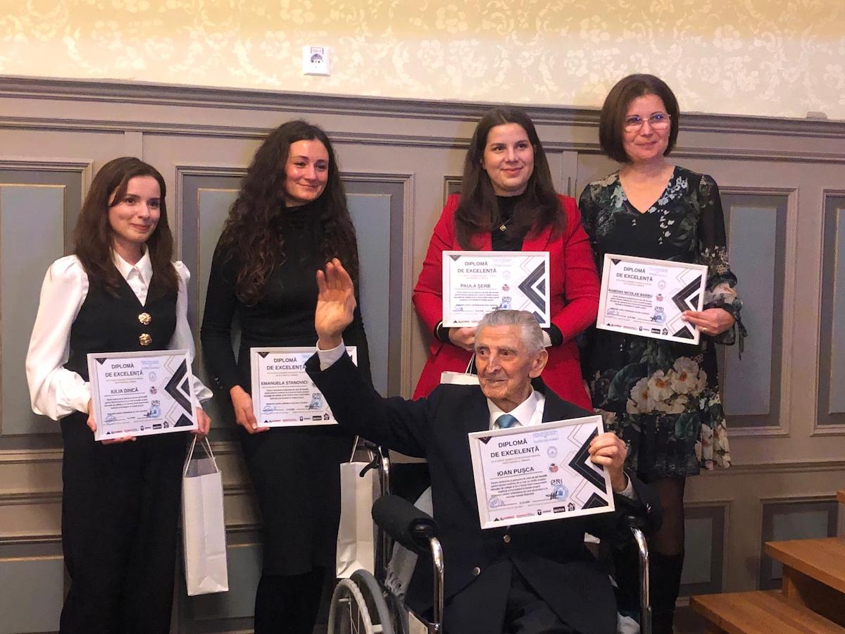 Opt dascăli sibieni au fost premiați pentru implicarea și dăruirea pe care o pun în meseria lor. „Am căutat să aducem în lumină învățători care stau în umbră”