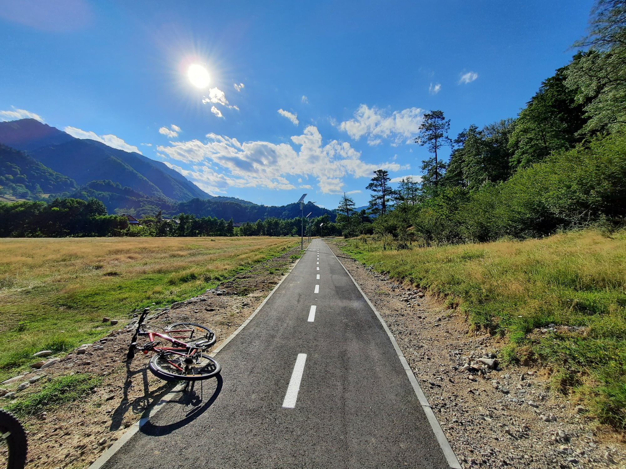Începe construcția pistei de biciclete pe traseul Mocăniței Valea Sadului. Primar: Punctul final va fi la izvor, unde bicicliștii se pot răcori cu apă proaspătă de munte