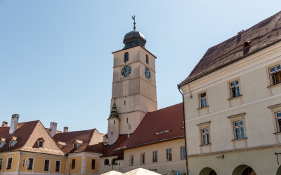 Turnul Sfatului intră în reabilitare, investiție de 9,2 mil. de lei. Tâmplăria din lemn va fi înlocuită cu una metalică realizată cu tehnici tradiționale