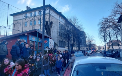 ACTUALIZARE Colegiul ”Octavian Goga”, evacuat de urgență. Au fost identificate scurgeri de gaze, spune ISU Sibiu. Gazul va rămâne închis până la finalizarea lucrărilor de reparații