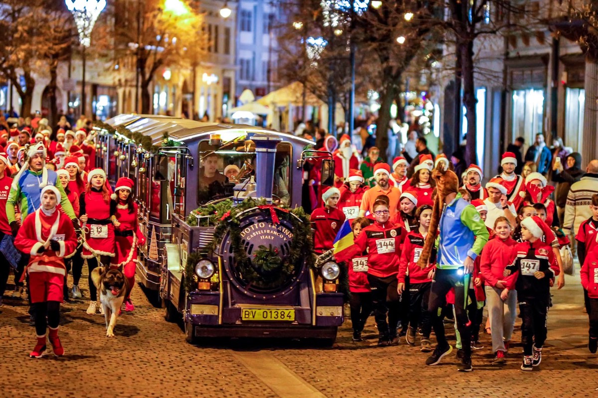 Marea MoșMondeală a adunat peste 160 de alergători în sprijinul baschetbaliștilor cu dizabilități de la „Zburătorii”