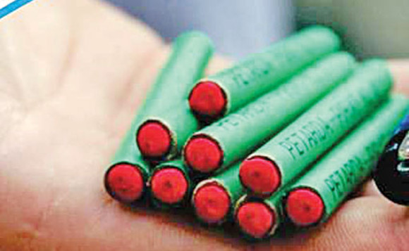 Polițiștii au deschis dosare penale pentru doi tineri din Iacobeni și o femeie din Biertan, după ce i-au prins cu petarde