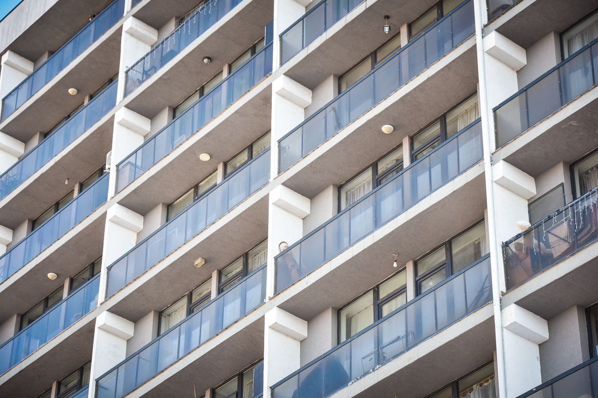 Comisia Europeană elaborează un plan pentru locuințe mai accesibile. Nicu Ștefănuță: Nouă ne trebuie locuințe sociale, cămine pentru studenți și  cât mai multe facilități pentru tineri