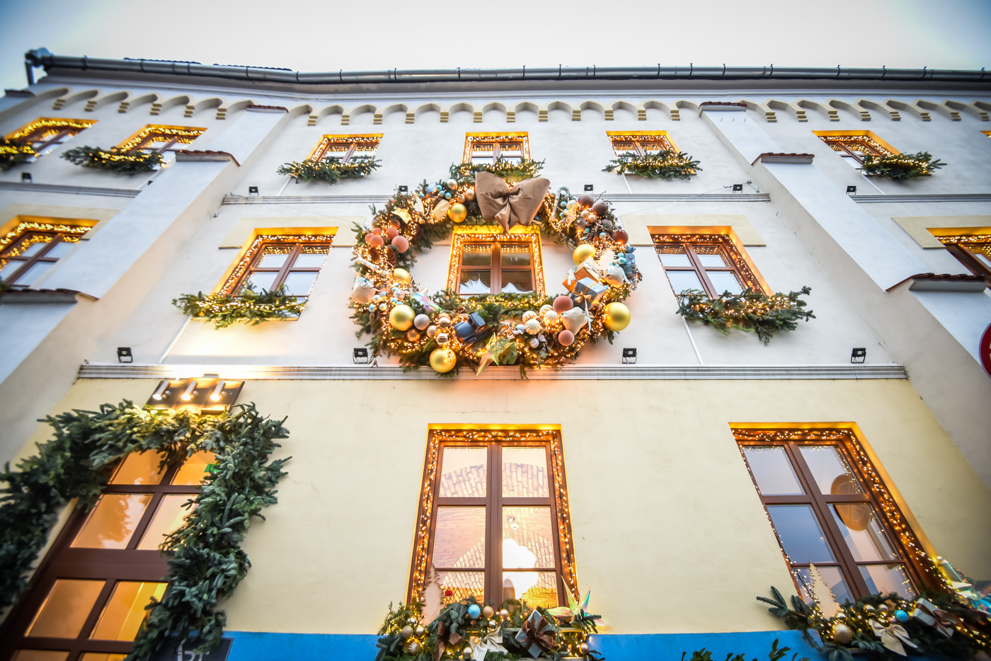Sibienii au ales cele mai frumoase clădiri decorate de Crăciun. La Turn și Art Hotel, printre cele mai votate