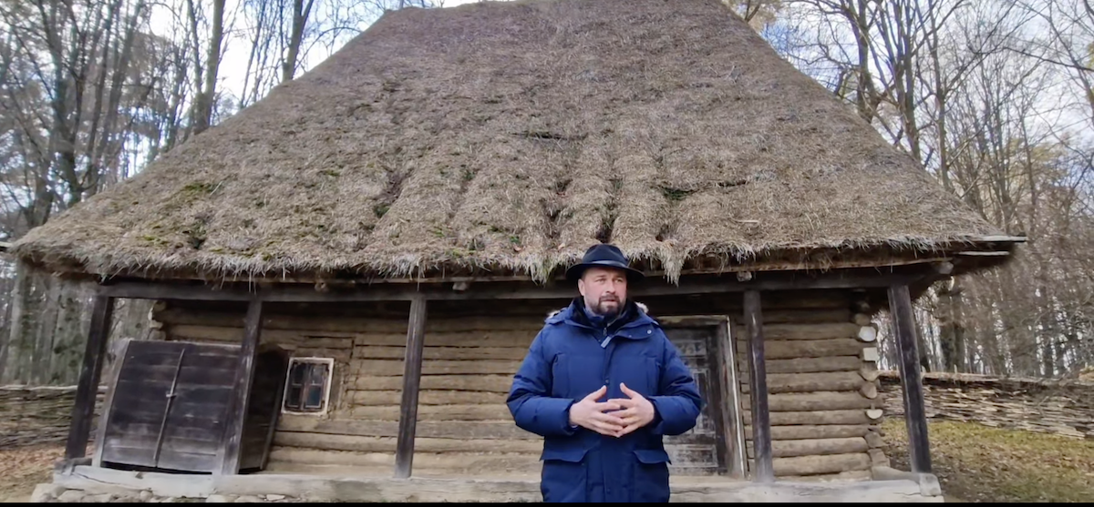 Gospodăria - atelier de olar din satul Obârșa, din Muzeul Astra este în proces de restaurare