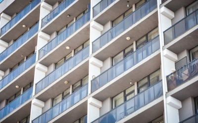 Comisia Europeană elaborează un plan pentru locuințe mai accesibile. Nicu Ștefănuță: Nouă ne trebuie locuințe sociale, cămine pentru studenți și  cât mai multe facilități pentru tineri