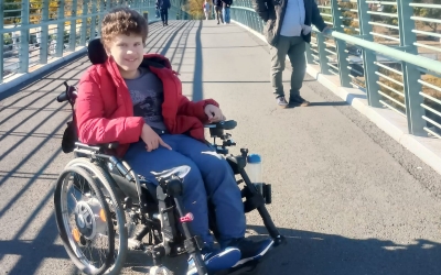 Bazar caritabil pentru Sabin, la Școala Gimnazială nr. 21 din Sibiu, organizat de colegi și profesori. Oricine este binevenit