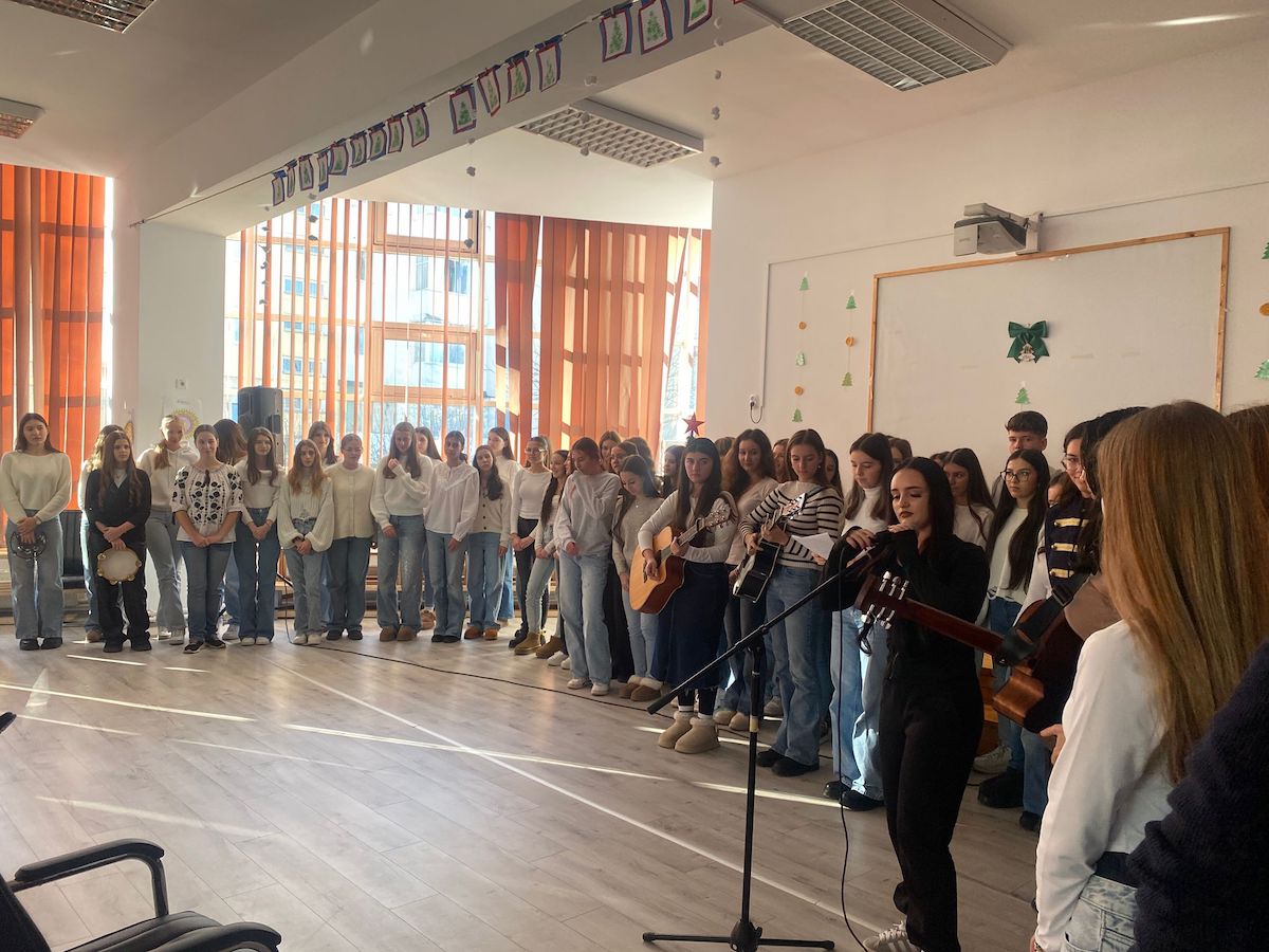 Activitate specială de Crăciun la Colegiul Pedagogic. Invitat a fost preotul Constantin Necula