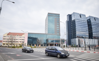 Creșterea impozitelor pentru clădiri ale persoanelor juridice se amână cu un an. Proiectul taxelor și impozitelor locale, modificat din nou