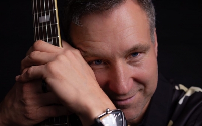 Bernd Horst Brantsch, fizioterapeutul din Germania născut la Mediaș, a lansat albumul „Universal”, cu piese în limba română: „Cânt despre viața așa cum este, cu greutăți, cu pierderi, cu dezamăgiri, dar și cu momente de bucurie”