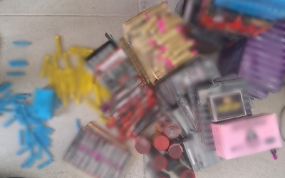 O sibiancă a sunat la Poliție, după ce văzut copii aruncând cu petarde în apropierea casei. Polițiștii au mers la minori acasă și au deschis dosar penal