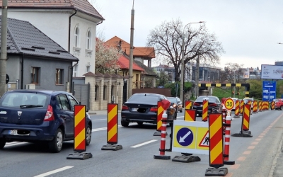 Diana Mureșan cere clarificări privind lucrările de pe șoseaua Alba Iulia: „Capacele de canal nu sunt la nivel cu stratul asfaltic”. Fodor: „O să vă răspundem”