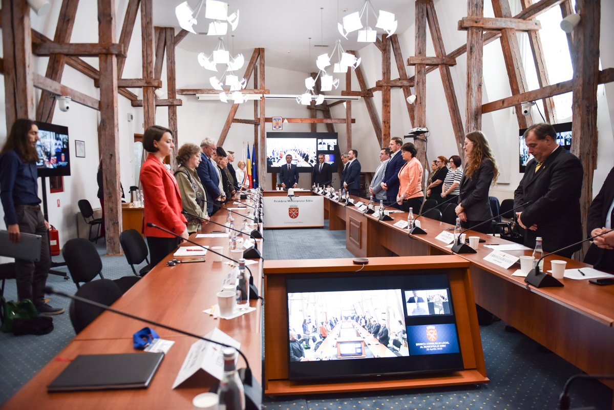 Reacție a Primăriei Sibiu la „cât de sărac a ajuns orașul”: „În fiecare an majoritatea unităților de învățământ nu reușesc să cheltuie toți banii”. Peste un milion de euro, returnat anul trecut