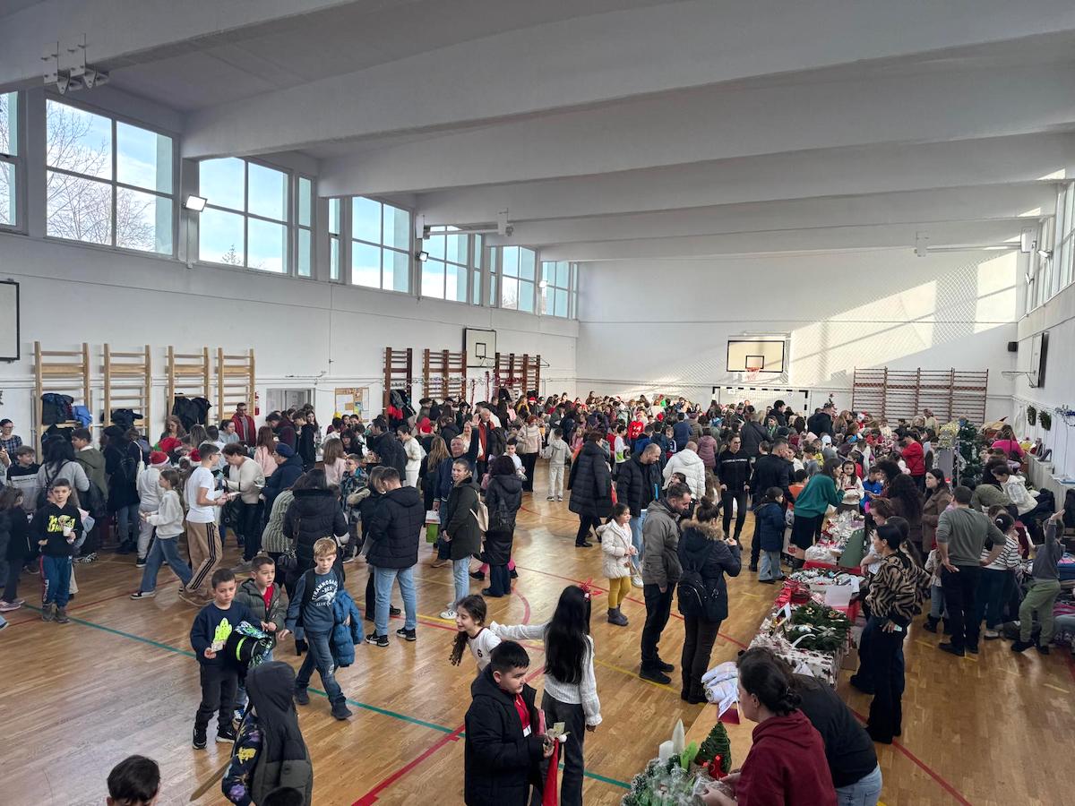 Peste 600 de vizitatori și 40.473 de lei strânși la Bazarul caritabil de Crăciun de la Școala 21. „Cel mai frumos rezultat a fost lecția de viață pe care copiii noștri au primit-o”