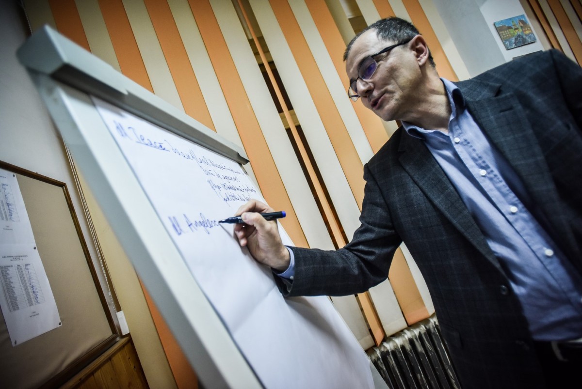 Anul și tunul. Cum și-a băgat Iordănescu copiii în dosarul DNA, subevaluând terenuri deja preluate subevaluat de la Șelimbăr. „Nu dau declarații. Mai ales dumneavoastră”