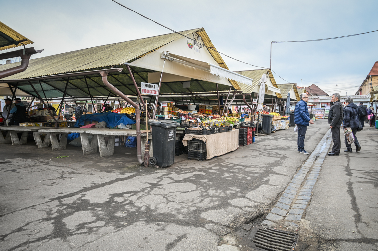 Piete Sibiu: licitaţie pentru închirierea spaţiilor şi terenurilor libere din pieţele agroalimentare din Sibiu precum şi spaţii pentru comerţul stradal de legume, fructe şi flori
