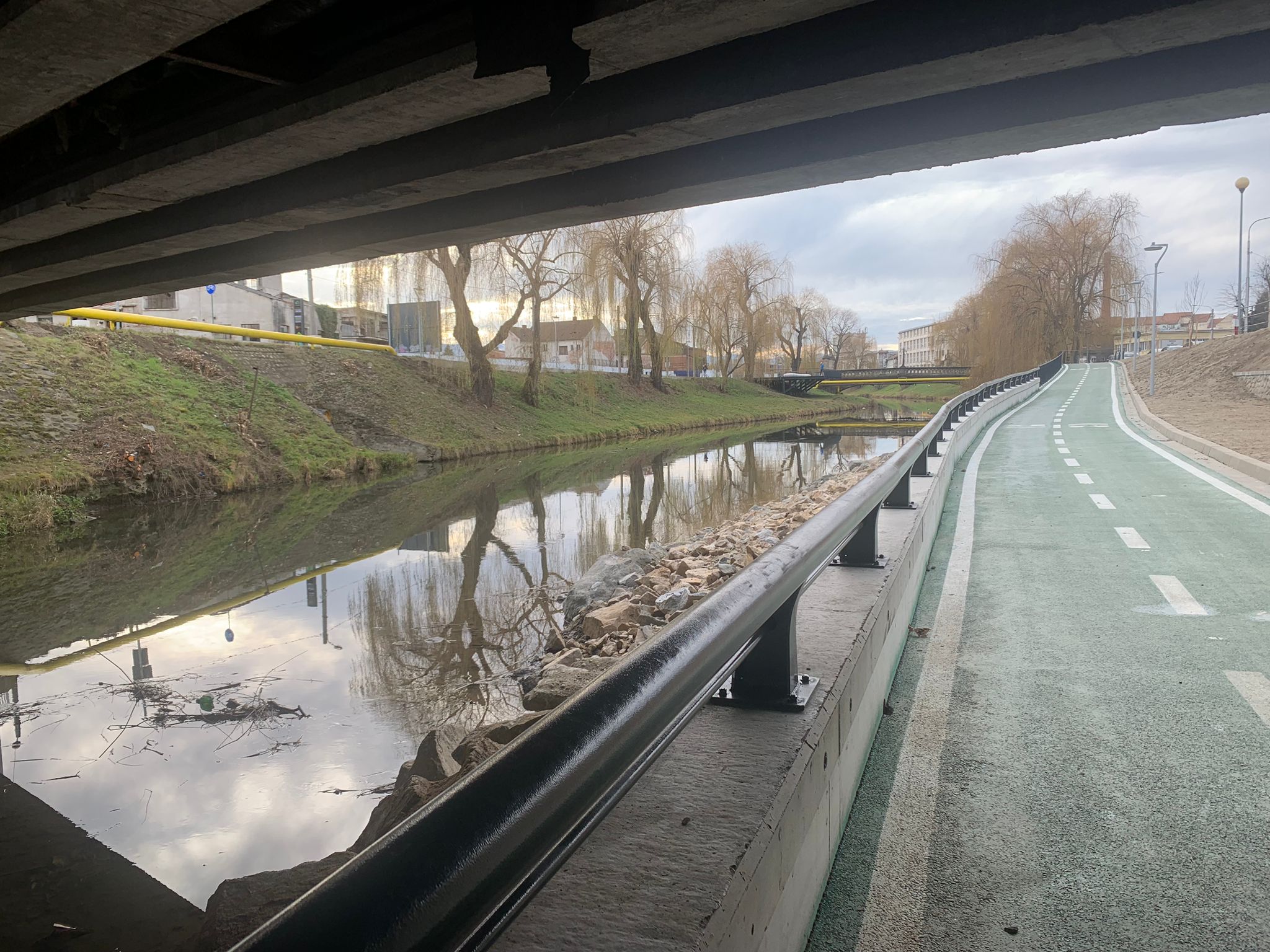 Primăria caută constructori pentru extinderea pistei de pe malurile Cibinului: 48 de milioane de lei pentru 3,1 km de pistă, turn de 11 m și poduri de peste 100 de metri