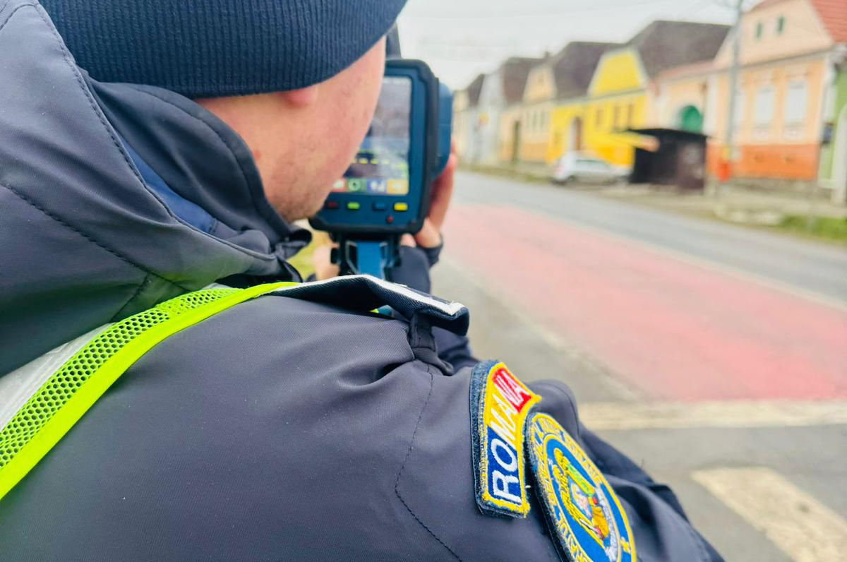 Acțiune simultană a polițiștilor, pe DN 1. În 4 ore, au fost aplicate 65 de amenzi, cele mai multe pentru depășirea vitezei legale