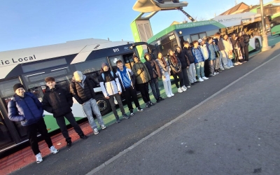 Elevii Colegiului Economic au vizitat Târgul de Crăciun din Craiova, în cadrul „Școala altfel”. „O manifestare care îmbină dimensiunea comercială cu tradiția”