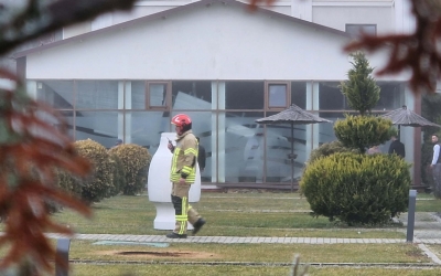 Actualizare. Tavan fals prăbușit în piscina interioară de la Hilton Sibiu. Șase persoane, dintre care trei sunt cetățeni australieni, au ajuns la spital cu răni ușoare și atacuri de panică. Poliția Sibiu a deschis un dosar penal „in rem”