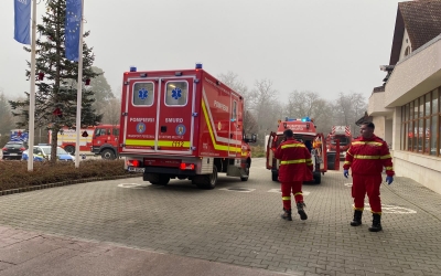 ISU Sibiu, precizări după comunicatul conducerii Hotelului Hilton: Intervenția a fost dispusă de către ISU Sibiu pentru verificarea completă a zonei afectate și nu reprezintă o acțiune solicitată de operatorul economic