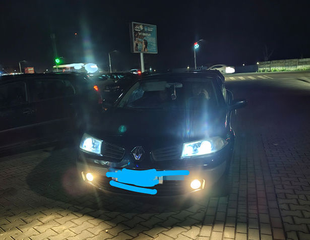 Femeie și copil aproape călcați de mașină lângă biserica de lemn din Arhitecților. Șoferul care a trecut linia continuă, găsit în Cluj și mustrat de polițiști