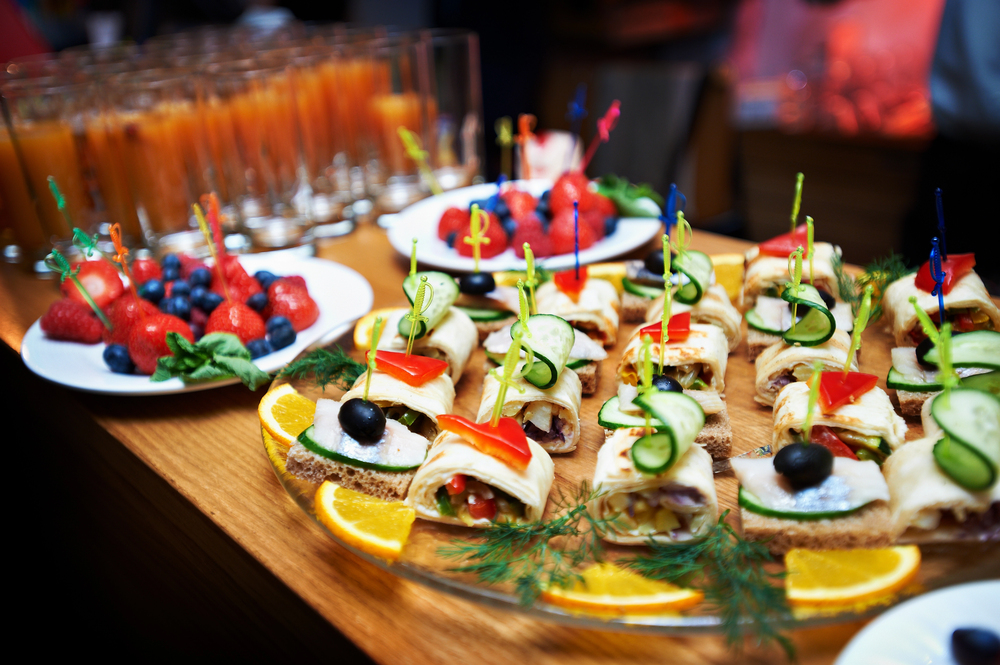 Sondaj Turnul Sfatului: Majoritatea cititorilor care au răspuns preferă să nu depășească bugetul obișnuit pentru sărbători