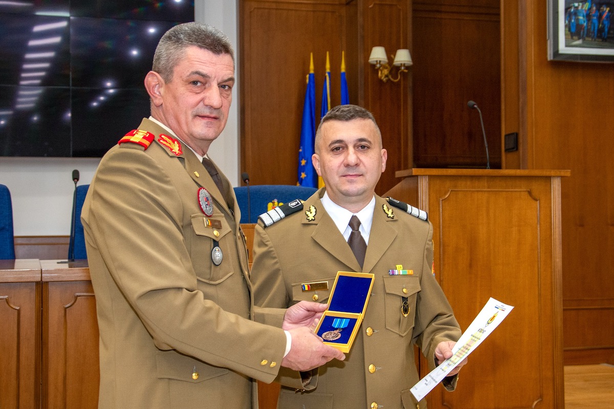 Plt. maj. Emilian Toma, decorat în 2025 pentru misiuni internaționale: „Am găsit o realitate dură, pe care o vedeam doar la televizor”