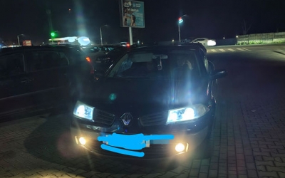 Femeie și copil aproape călcați de mașină lângă biserica de lemn din Arhitecților. Șoferul care a trecut linia continuă, găsit în Cluj și mustrat de polițiști