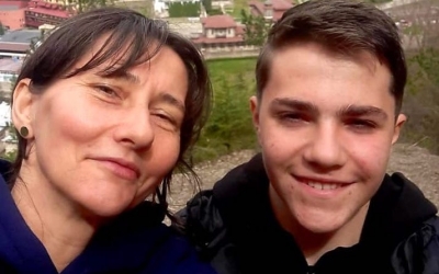 Un copil, 11 operații și o șansă la normalitate. Povestea lui Darius, una dintre misiunile Fundației Polisano