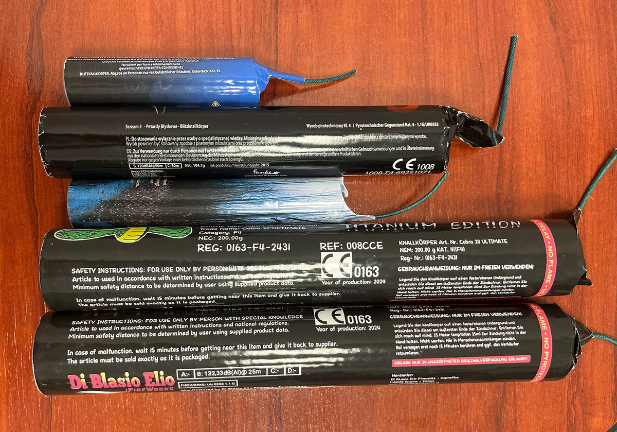 De Crăciun: Polițiștii au prins doi bărbați care vindeau petarde pe strada Malului din Sibiu