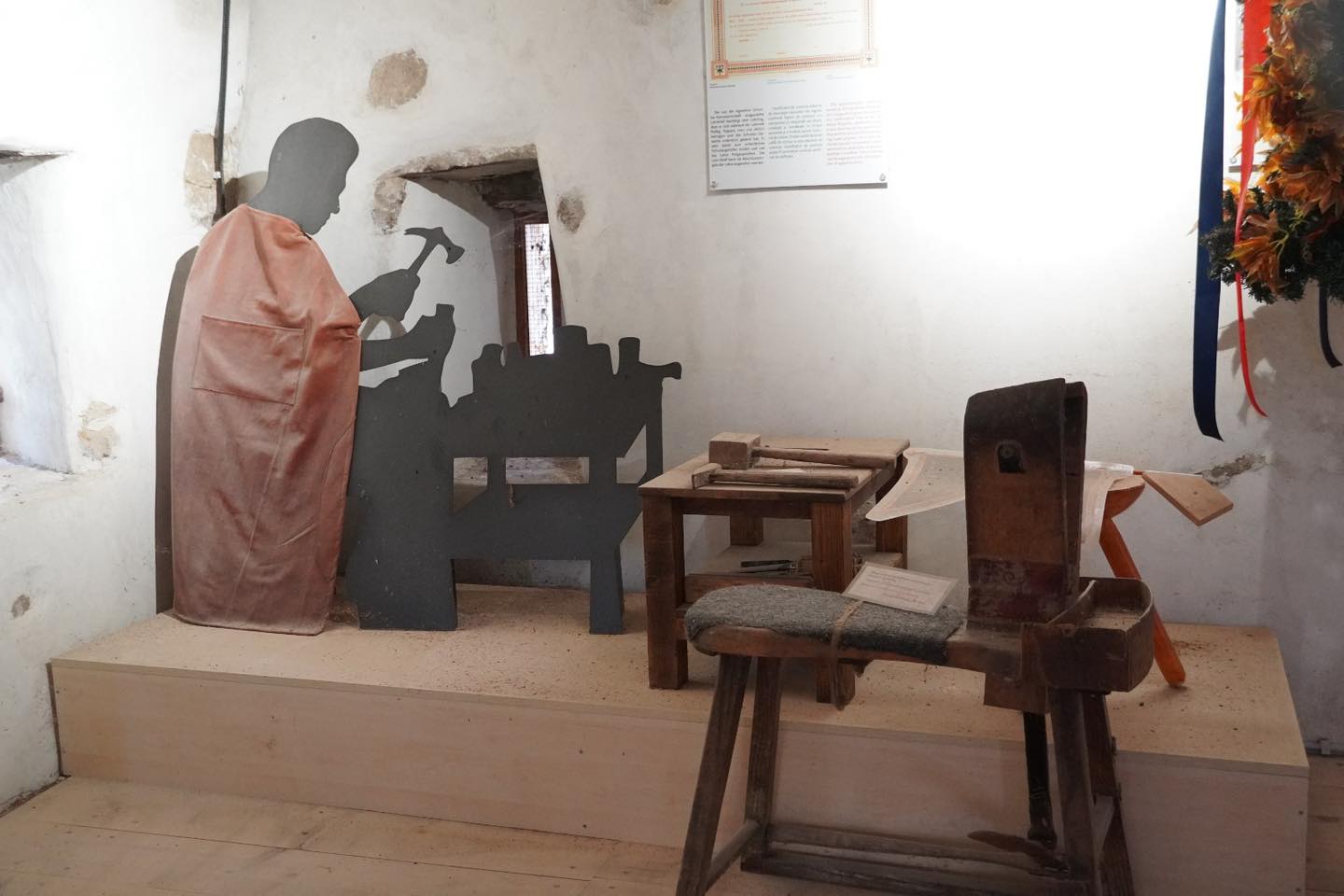 Muzeul din Agnita, orașul „jupuitorilor de mârțoage”: amenajat în patru turnuri și în turla Bisericii Evanghelice din Agnita