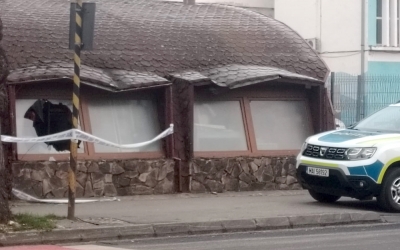 Val de spargeri pe strada Victoriei din Sibiu. Suspectul a luat toate afacerile la rând