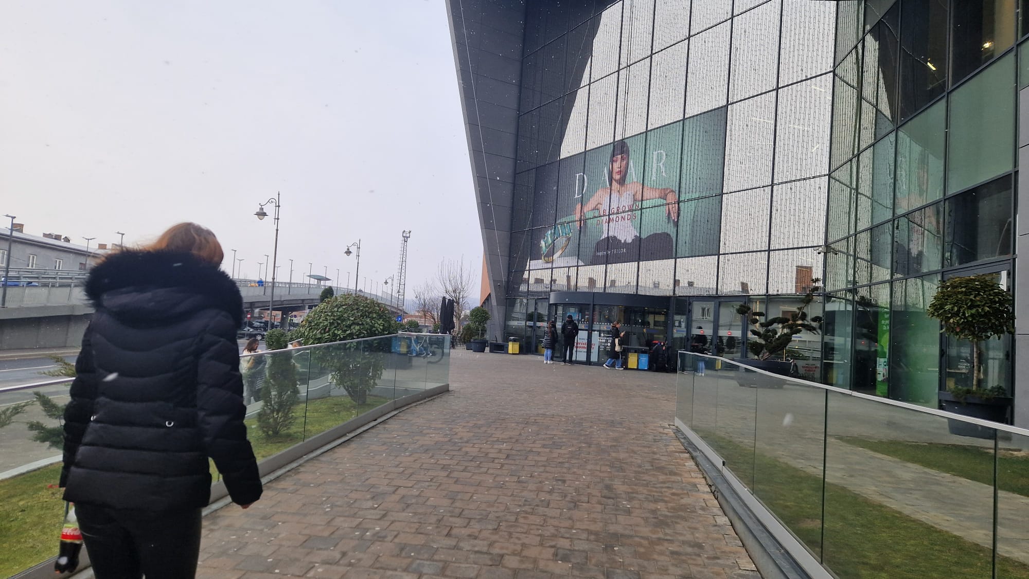 ACTUALIZARE Intervenție a pompierilor la Promenada Mall. Centru comercial s-a deschis conform programului și funcționează normal