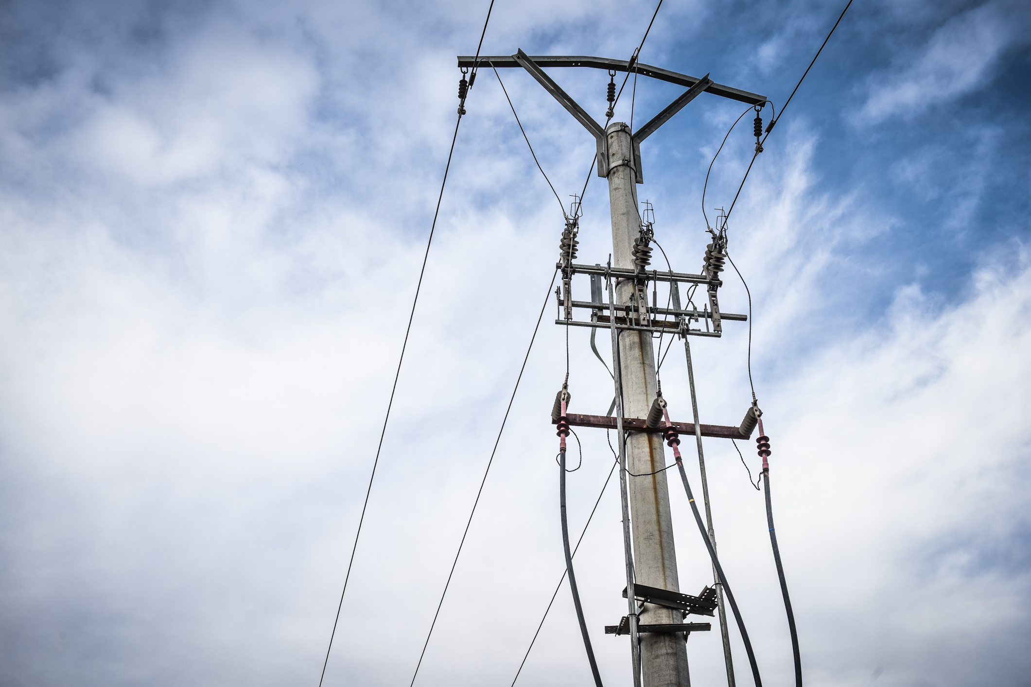 Problemele cu energia electrică de pe Valea Avrigului au ajuns până la minister. Senator: Practic, dezvoltarea urbanistică și turistică a zonei este ținută în loc