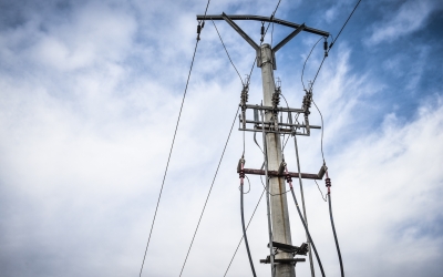 Problemele cu energia electrică de pe Valea Avrigului au ajuns până la minister. Senator: Practic, dezvoltarea urbanistică și turistică a zonei este ținută în loc