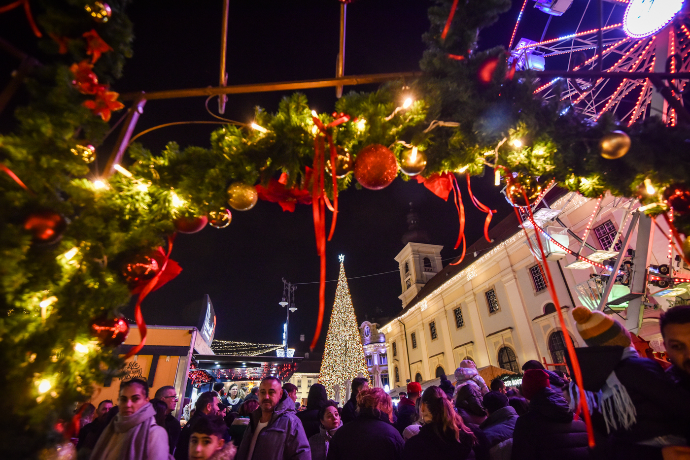 Ce facem în weekend? Tăierea porcului în Muzeul Astra, concert Bosquito, târg de Crăciun al producătorilor locali la Cisnădioara, petreceri în centrul Sibiului