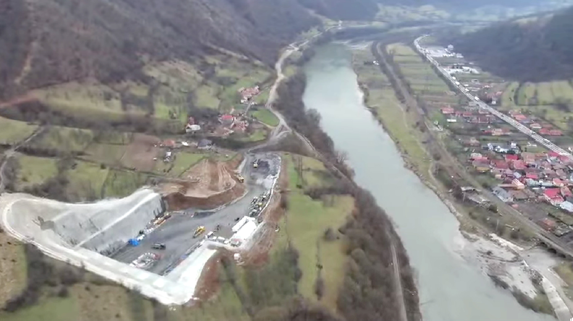 Pistol: A fost depusă documentația pentru autorizarea construcției altor 3 viaducte și a tunelului Boița 1, pe tronsonul Boița- Cornetu din Autostrada Sibiu-Pitești