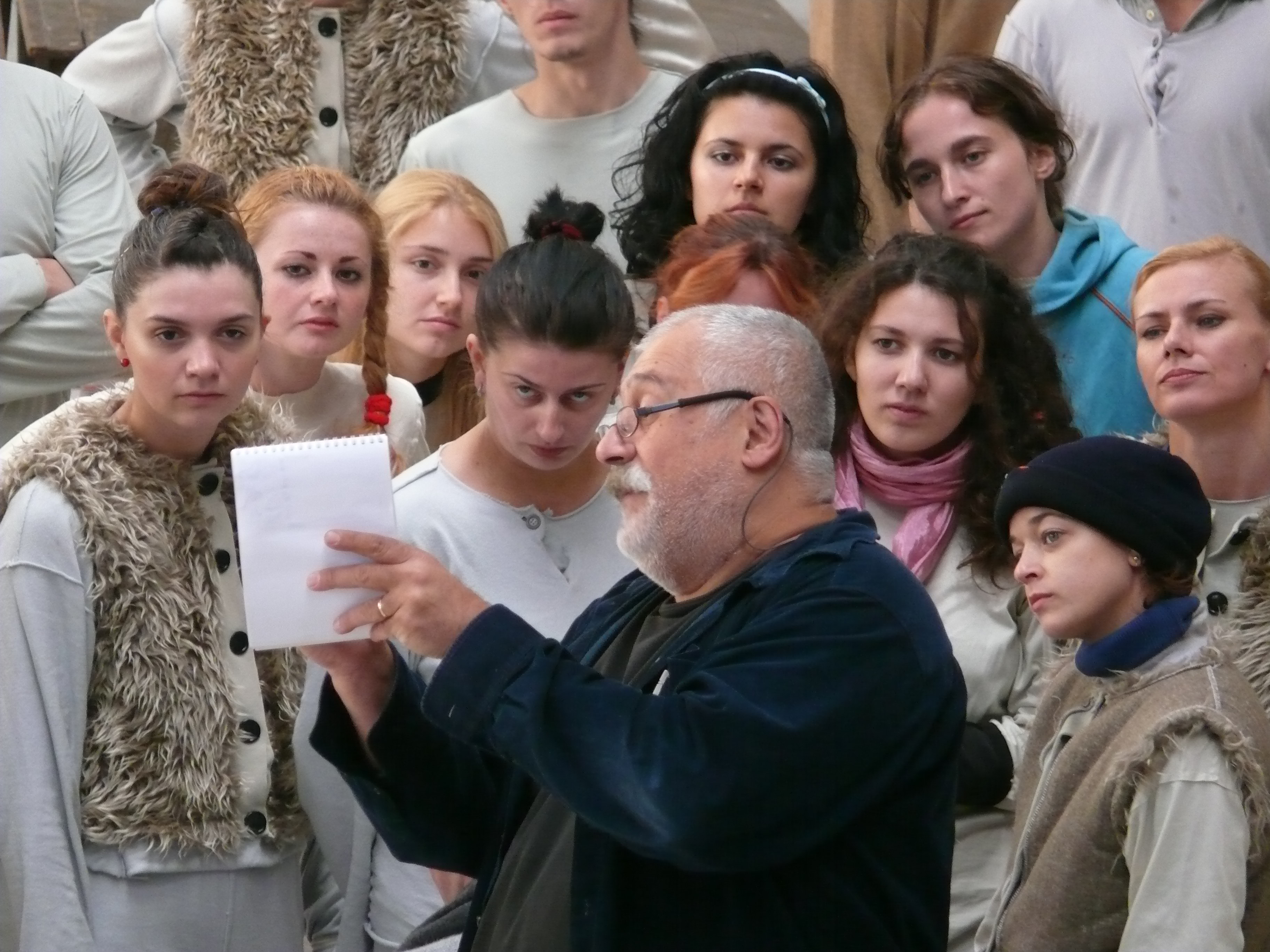 „Este un spectacol de improvizație, inspirat din culegerea 1001 de nopți”. TNRS prezintă noua premieră în regia lui Silviu Purcărete - „Neasemuita poveste a lui Abul Hossein Yemenitul și a fugii lui în pustie”