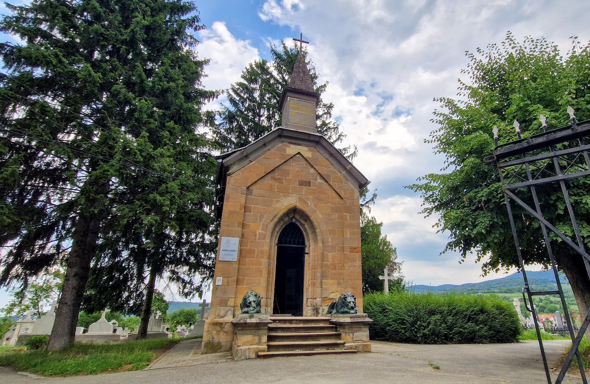 La mormântul unui sfânt: mausoleul lui „Andreiu, baron de Șaguna, arhiepiscop și metropolit”. „Pentru noi, rășinărenii, este o mândrie”