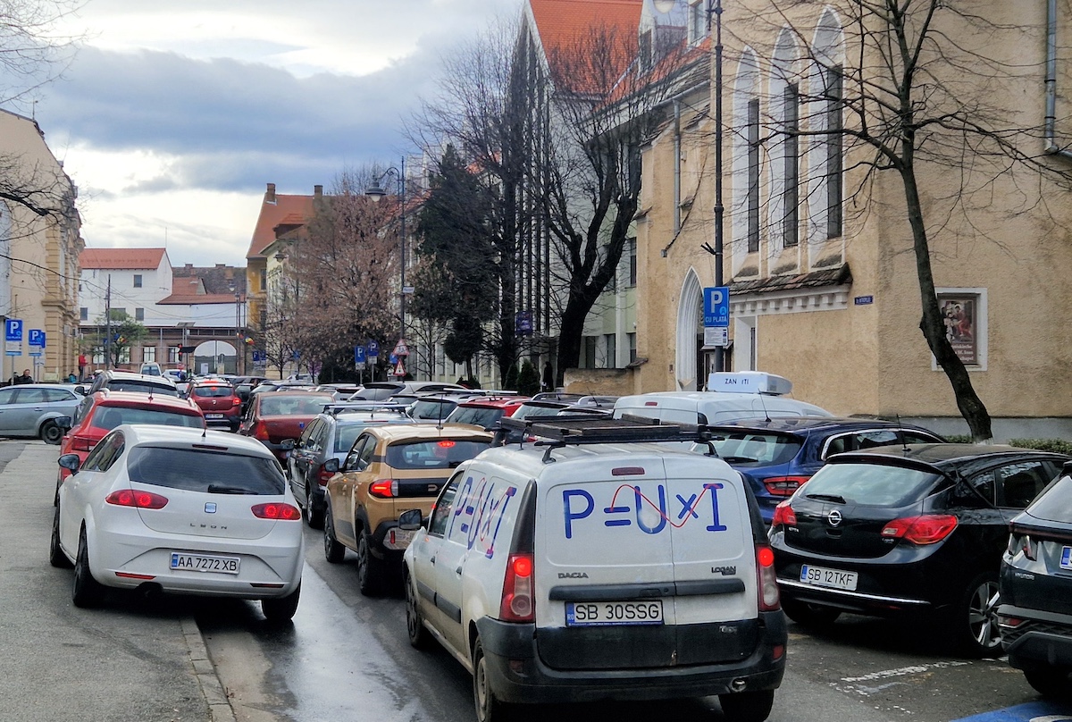 Primăria a comandat două studii pentru îmbunătățirea circulației: modificări în zona centrului istoric, din Piața Unirii până pe Cibinului, și în zona cartierului Tilișca