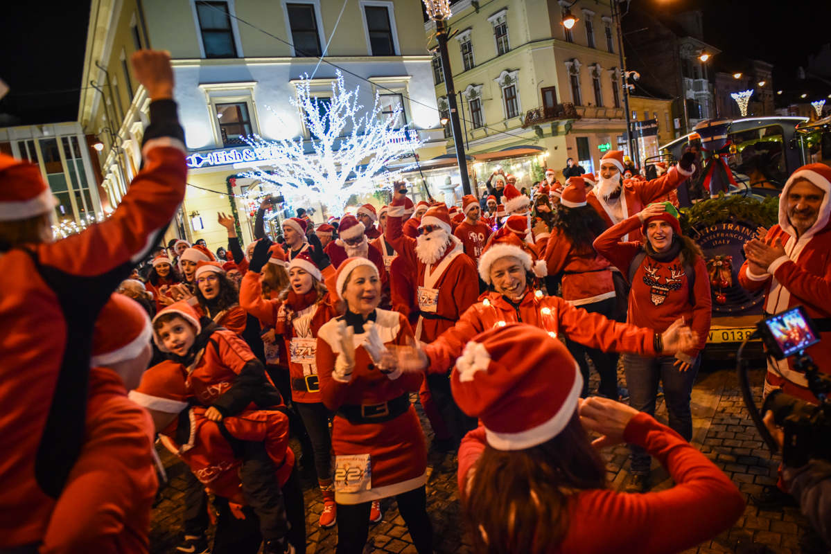 Peste 80 de înscrişi la Marea Moşmondeală. Concurenți și din Brașov, Hunedoara și București. „Alergăm, ne bucurăm de spiritul sărbătorilor şi susţinem echipa noastră dragă: Zburătorii”